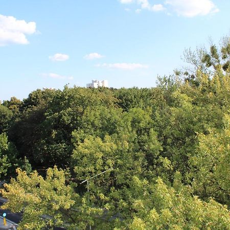 Apartament 69 Metro Apartment Варшава Екстериор снимка