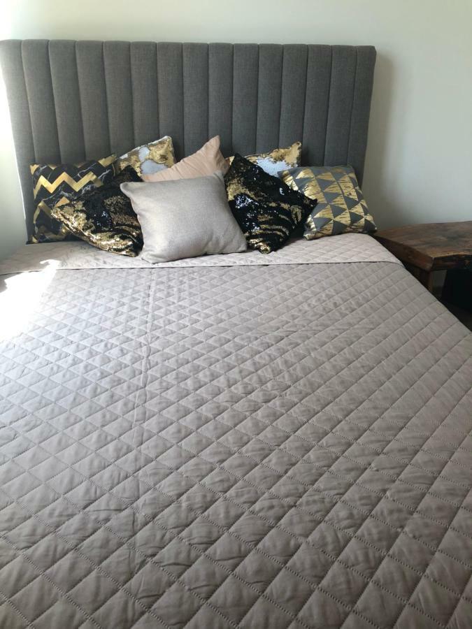 Apartament 69 Metro Apartment Варшава Екстериор снимка