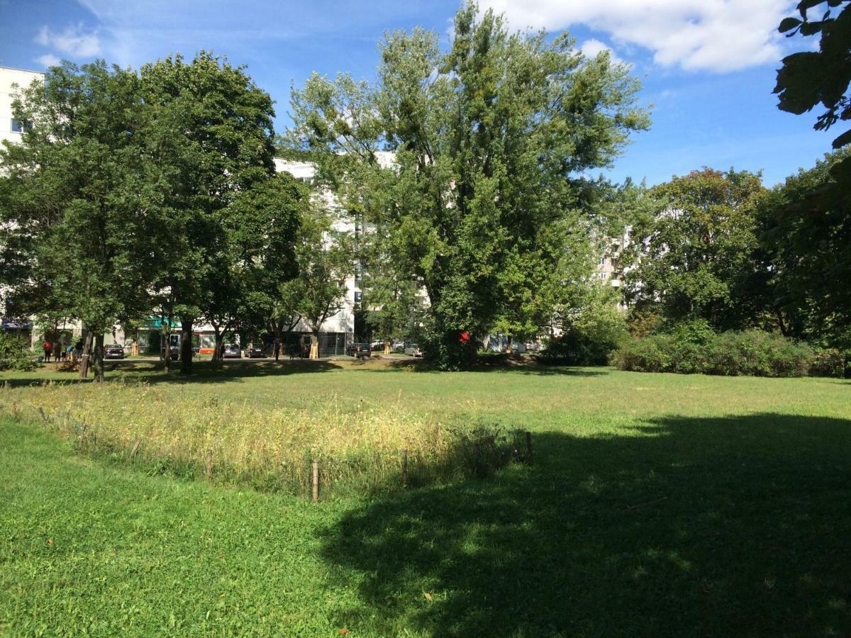 Apartament 69 Metro Apartment Варшава Екстериор снимка